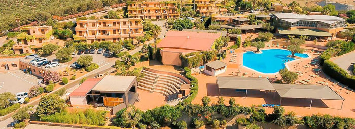 Villaggio panoramico tra gli uliveti affacciato sul Golfo di Squillace