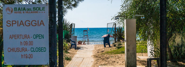 Affacciato sul mare della Sicilia barocca, tra spiagge dorate e borghi senza tempo