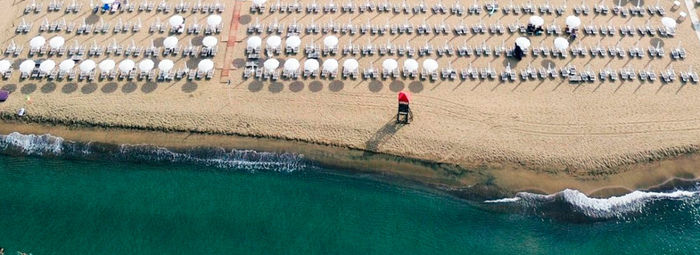 Affacciato sulla spiaggia di Baia Domizia