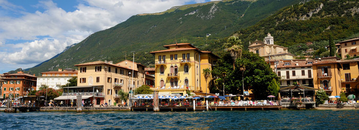 Essenziale, in riva al Lago di Garda