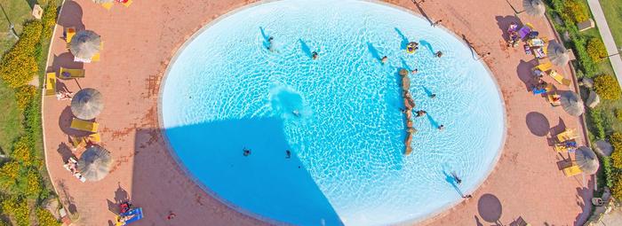 Resort per famiglie con ampia spiaggia