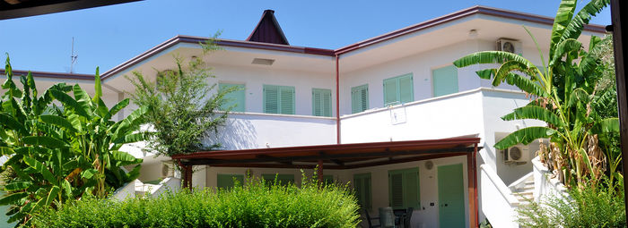 Oasi di relax immersa nel verde, fronte mare