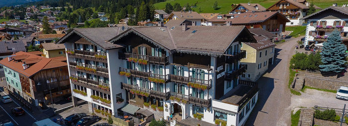 In Val di fassa, a 800 metri dalle piste da sci