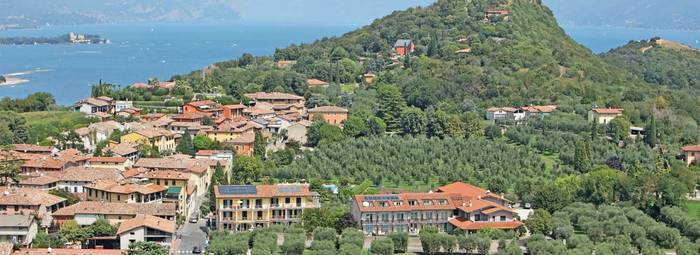 4* a ridosso del Lago di Garda e dalla Riserva naturale della Rocca
