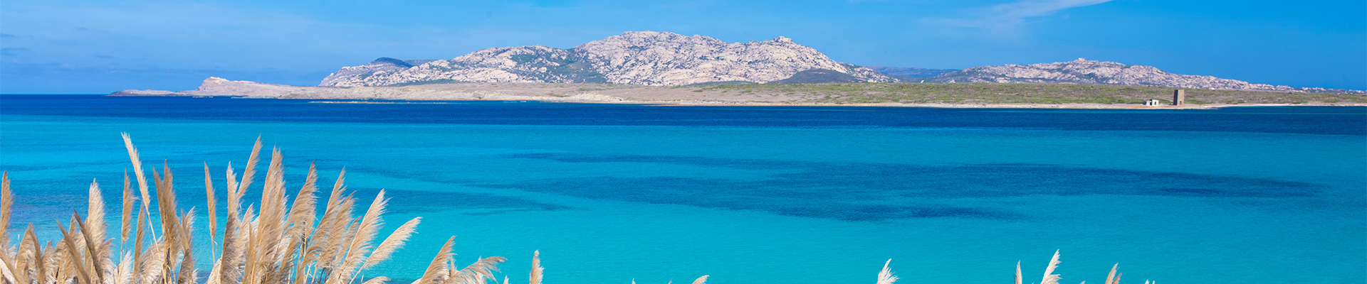 Prenota la tua vacanza in Sardegna con gli amici o la famiglia. Scopri lla selezione di offerte di Vantaggi Travel, prezzi sempre imbattibili.
