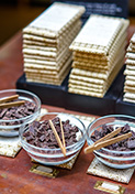 Degustazione di cioccolato e liquori tipici in un'azienda a Laconi